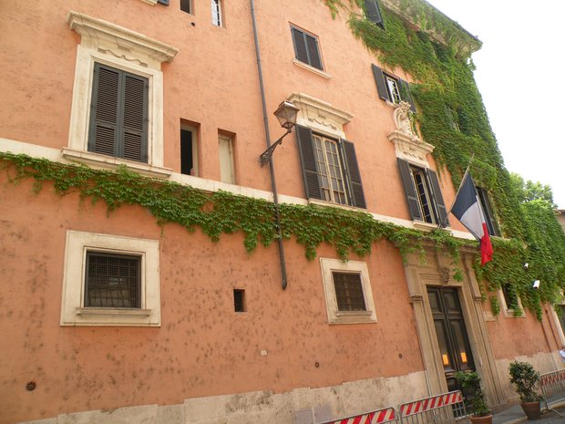  Edifice dépendant de l'Ambassade de France, via Giulia